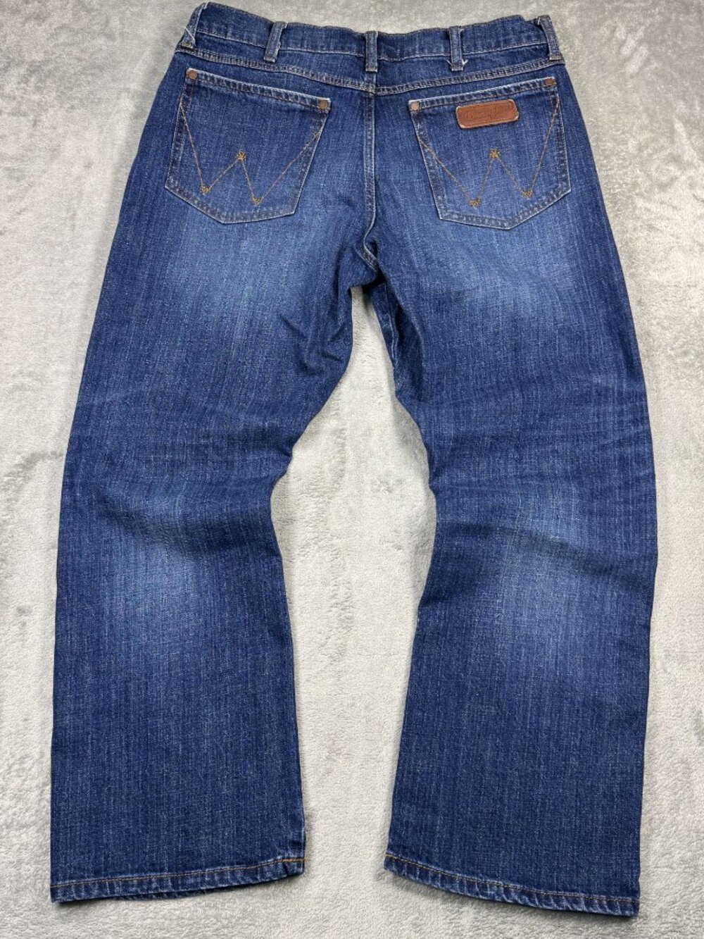 Wrangler Retro Relaxed Boot Cut Jeans Western Denim Whiskering Medium Wash - Picture 7 of 10